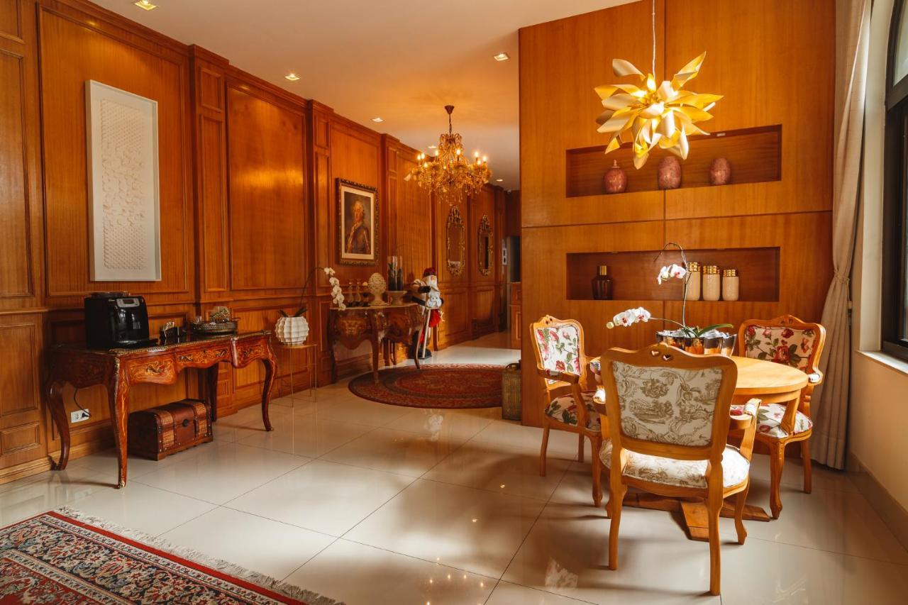 Pousada Luis XV Campos do Jordao Bagian luar foto A dining room