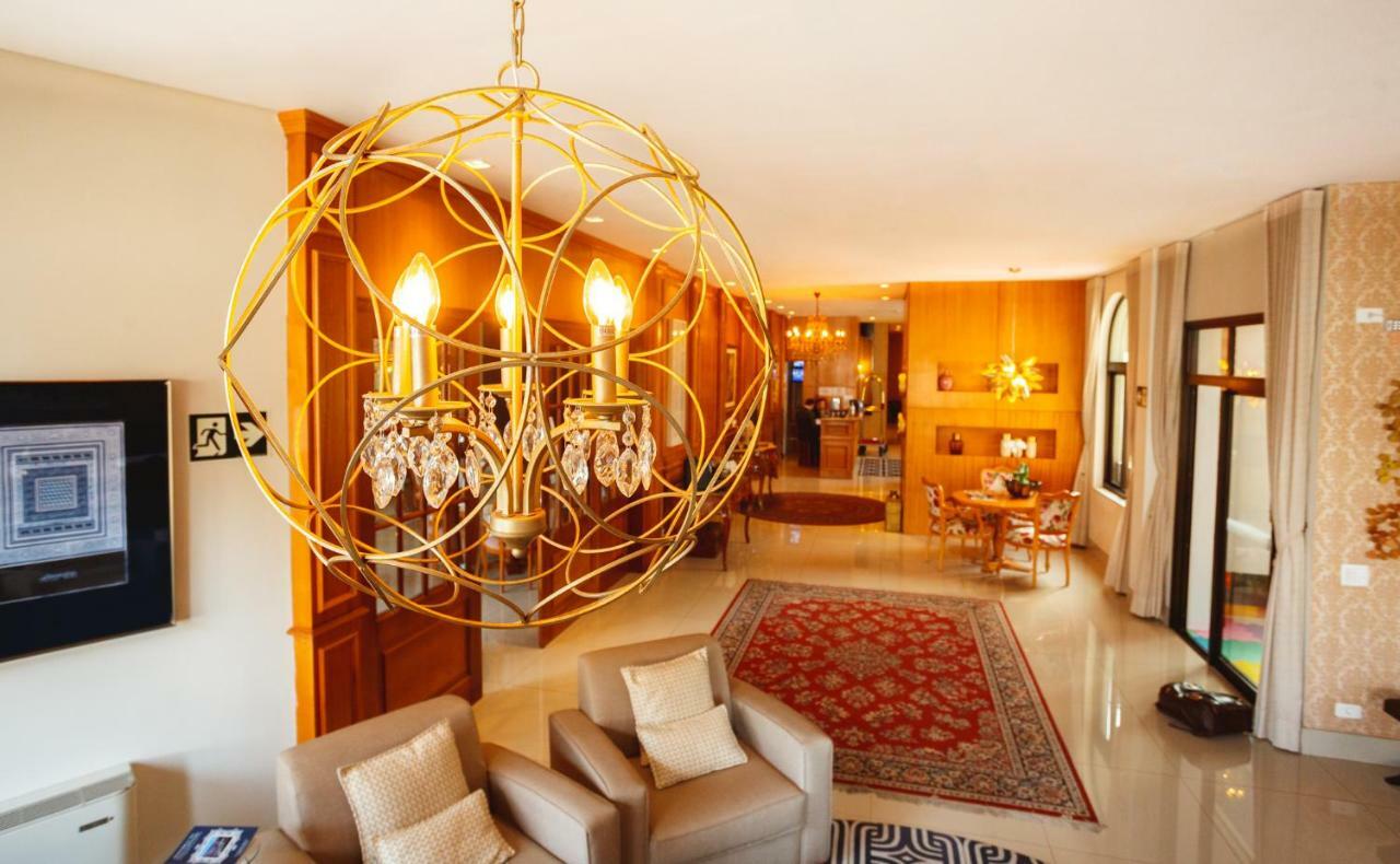 Pousada Luis XV Campos do Jordao Bagian luar foto The interior of the hotel